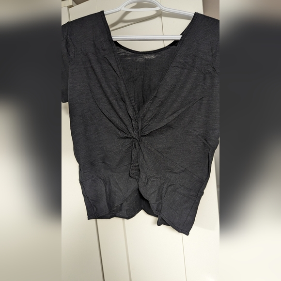 Abercrombie twist knotted tee in black, size small - Picture 2 of 4